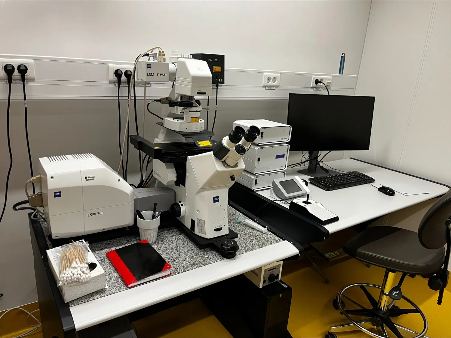 Confocal microscope.