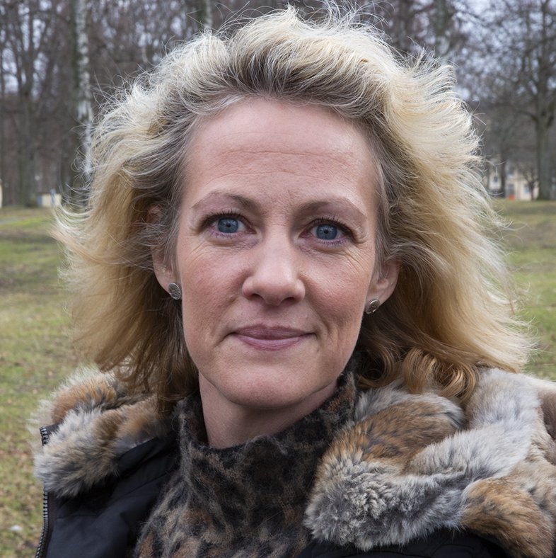 A photo of Elin Fröding in an outdoor setting.