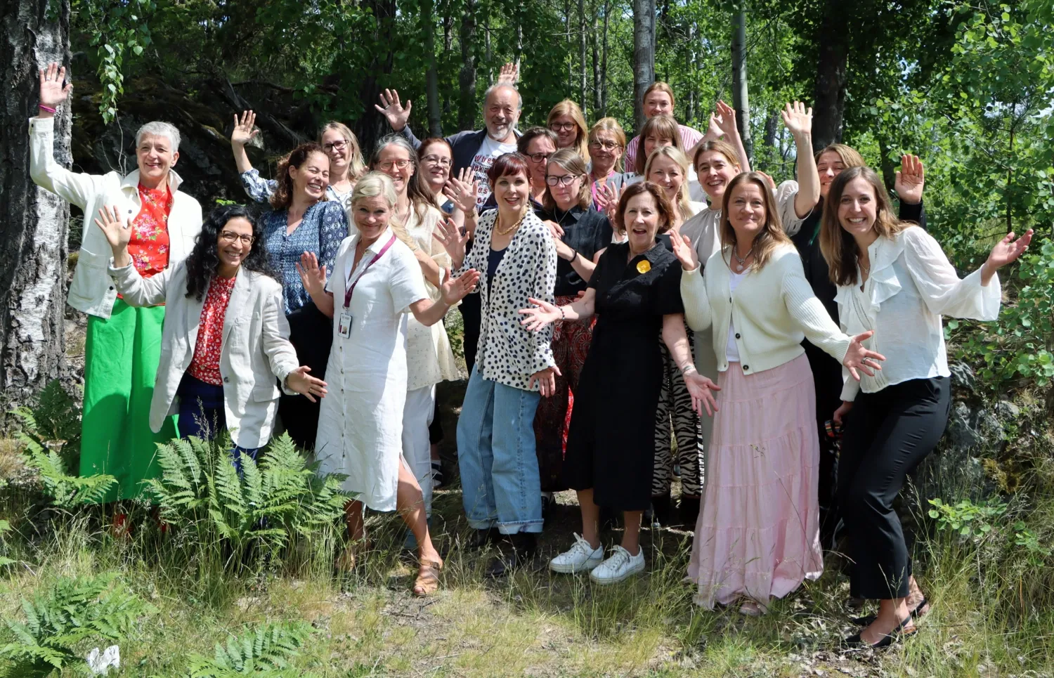 Gruppbild på avdelningen för arbetsterapi tagen i samband med NVS sommarlunch 18 juni 2025.