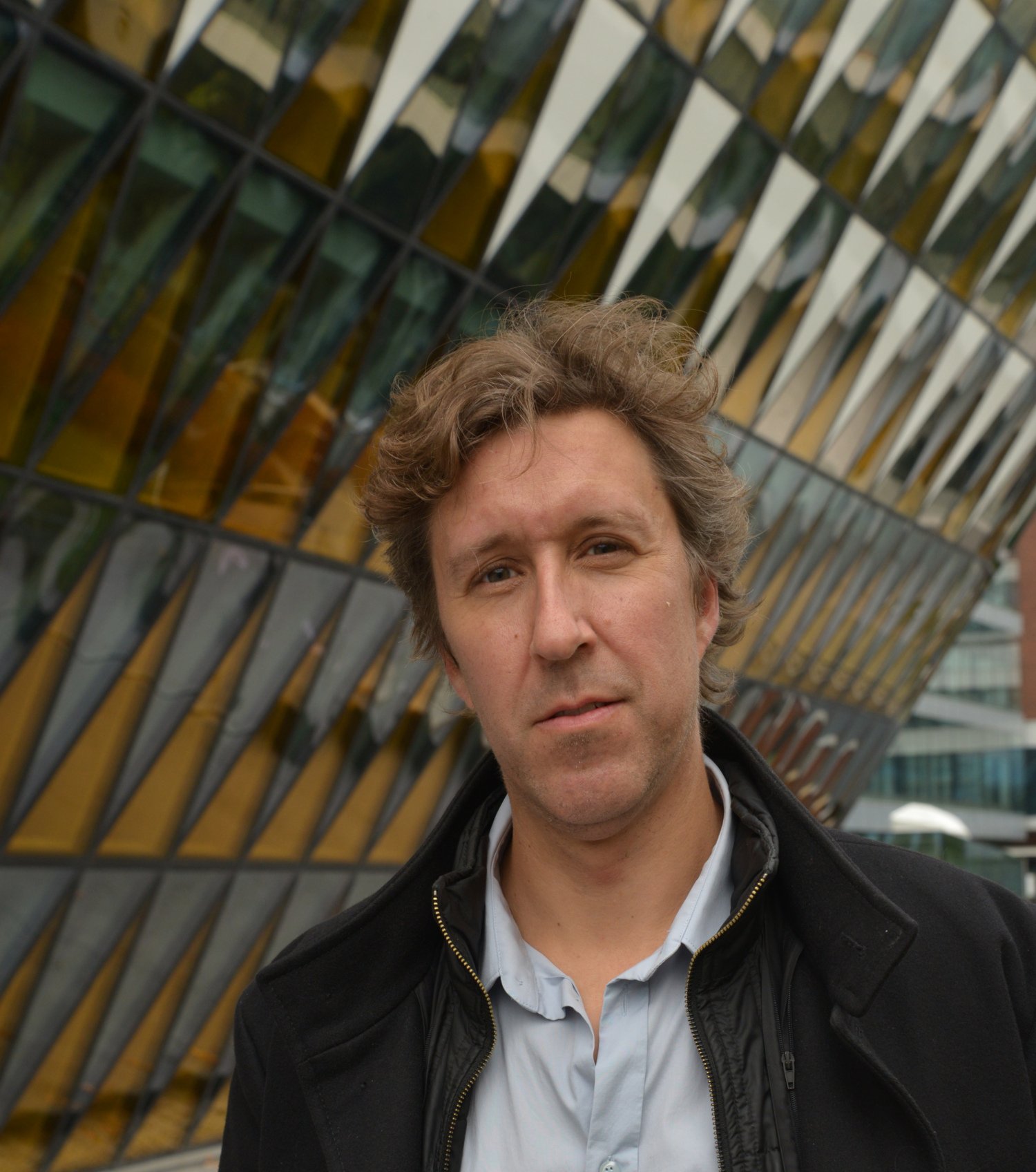 Porträtt av Magnus Tobiasson vid Aula Medica.