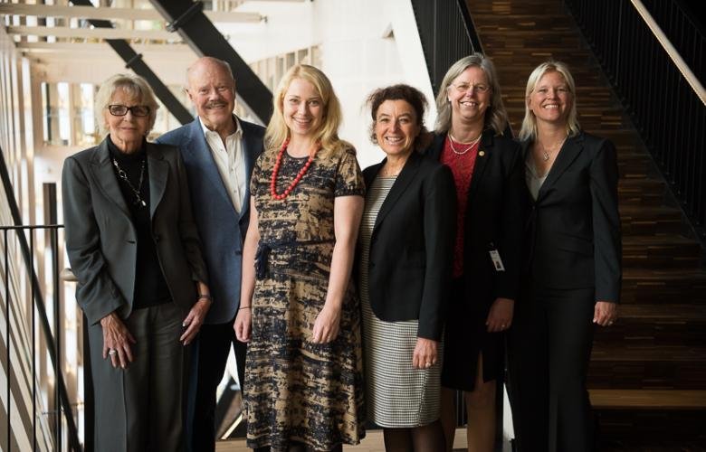 Familjen Lundberg tillsammans med forskarna.