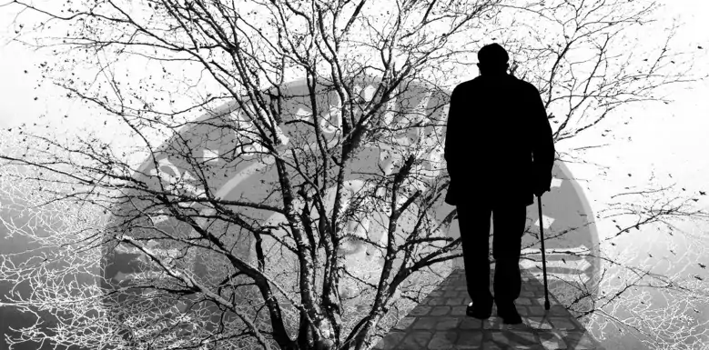 Illustration av åldrande och demens: en svart siluett av en gammal man med käpp på en väg, ett stort träd och en klocka i bakgrunden.