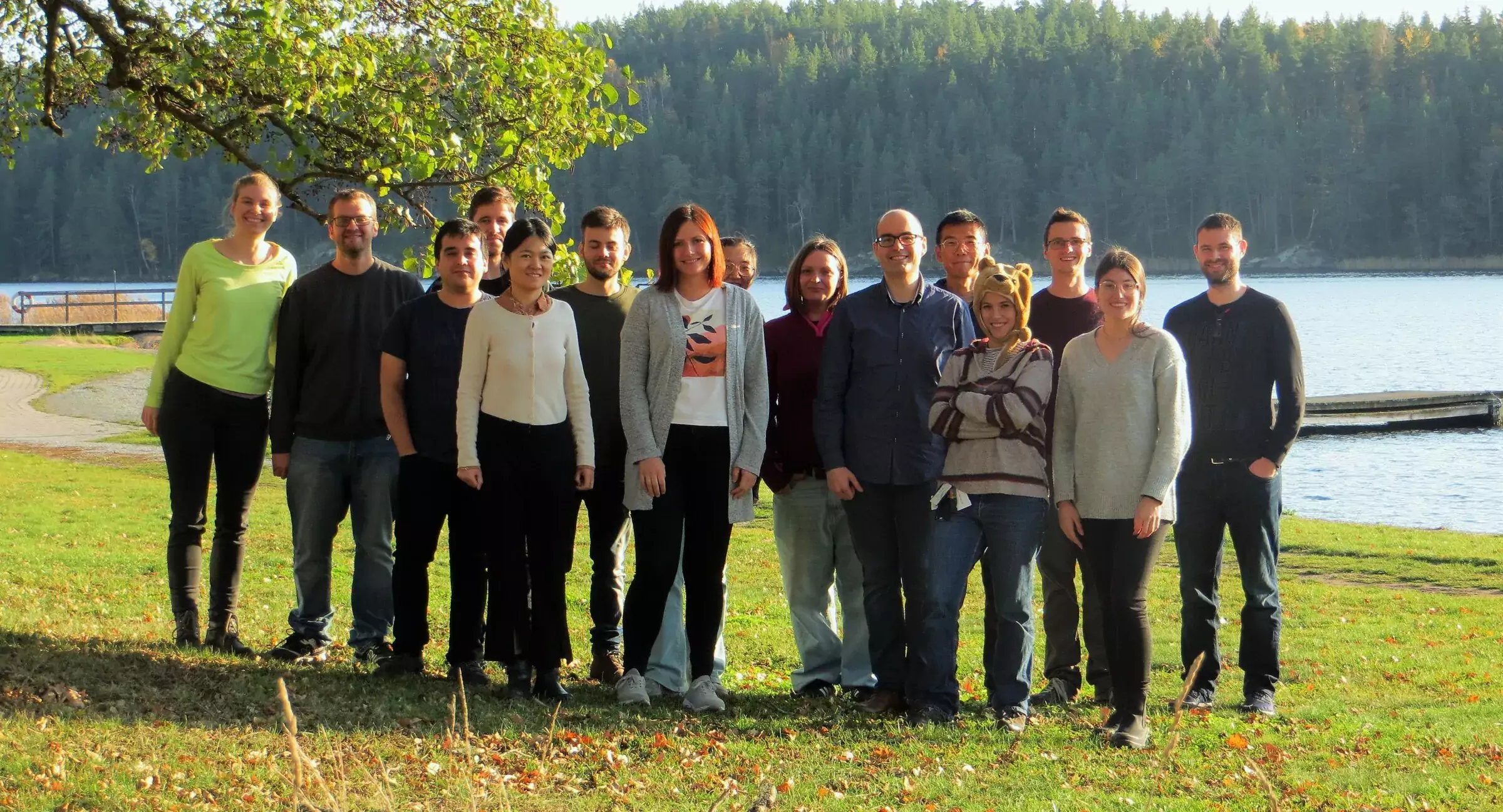Group picture of Pelechano group, outside by the water