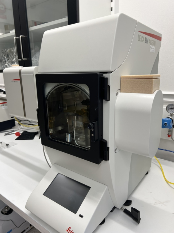 Photo-ACE600 in 3D-EM Core Facility.