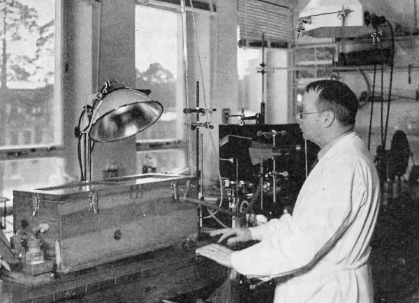 Göran Liljestrand gör respirationsförsök]