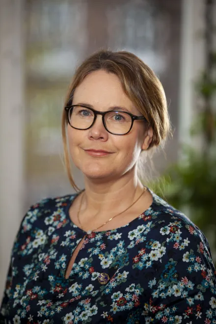 Porträtt av Christina Sandlund, docent i omvårdnad vid NVS.