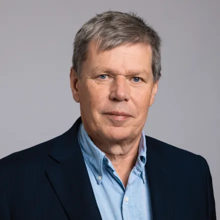 Porträtt av Peter Thelin, ny hedersdoktor vid KI.