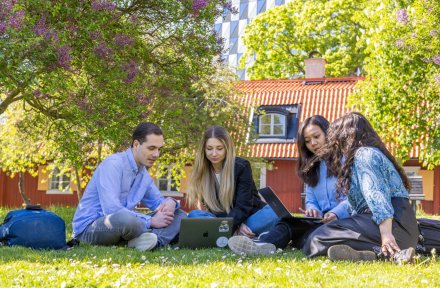 Studenter på campus