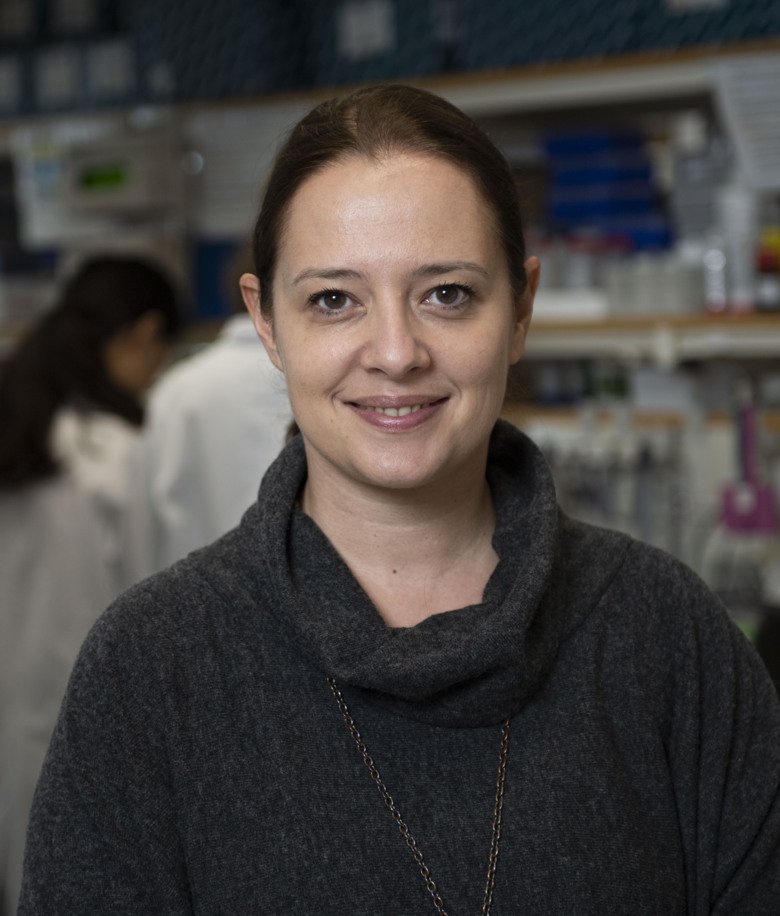 Portrait of Maja Jagodic in the lab.