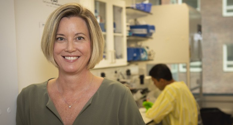 Susanne Gabrielsson, portrait in the lab.