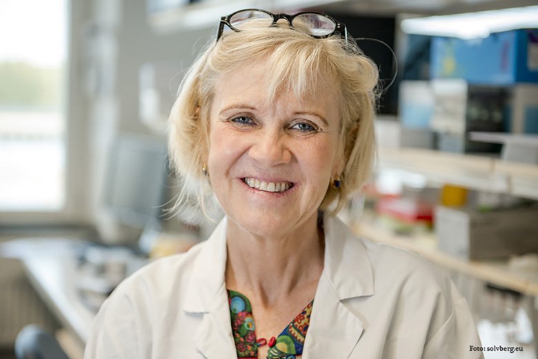 Porträtt av Maria Bradley i labbmiljö.